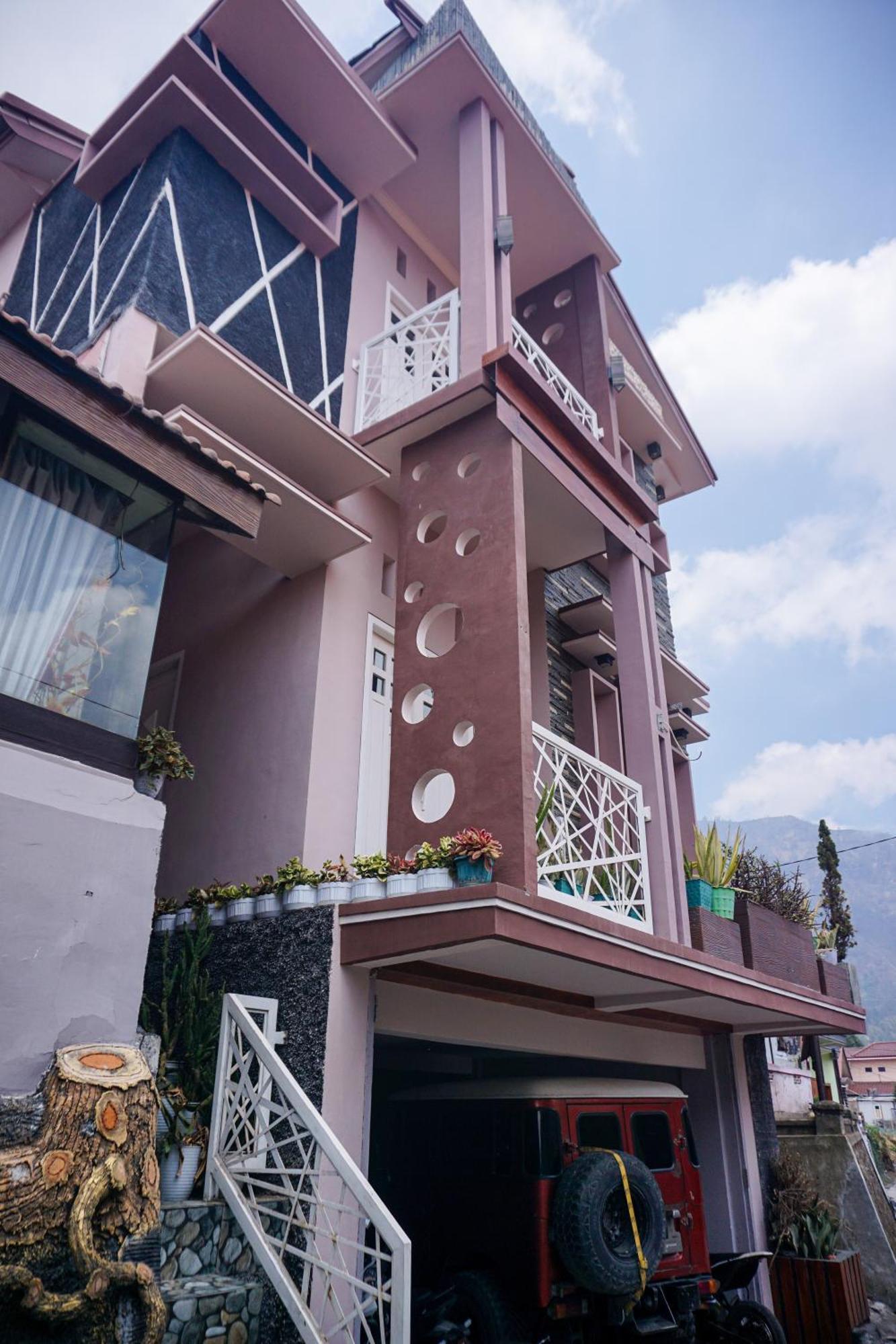 Gigafa Homestay Probolinggo Exterior photo